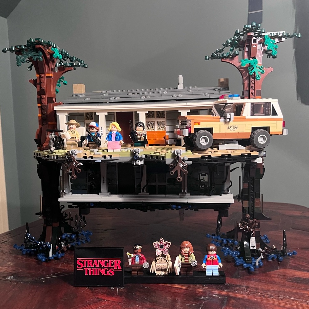 LEGO Stranger Things - The Upside Down - The Original Set in Great condition!